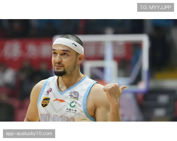 特写：老将西热力江教练兼球员，在关键战役中命中决胜三分